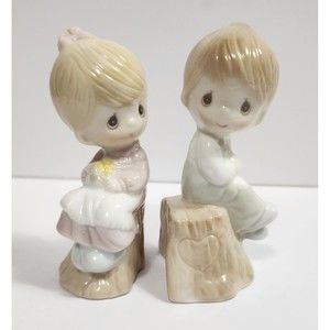 Precious Moments Salt and Pepper Shakers Girl and Boy on Stump Glossy 1993 PMI